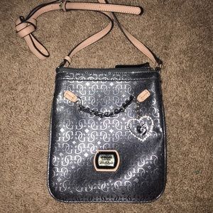 GUESS cross body purse!